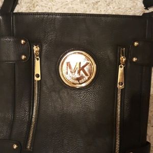 CROSSBODY BAG.  GOLD HARDWARE